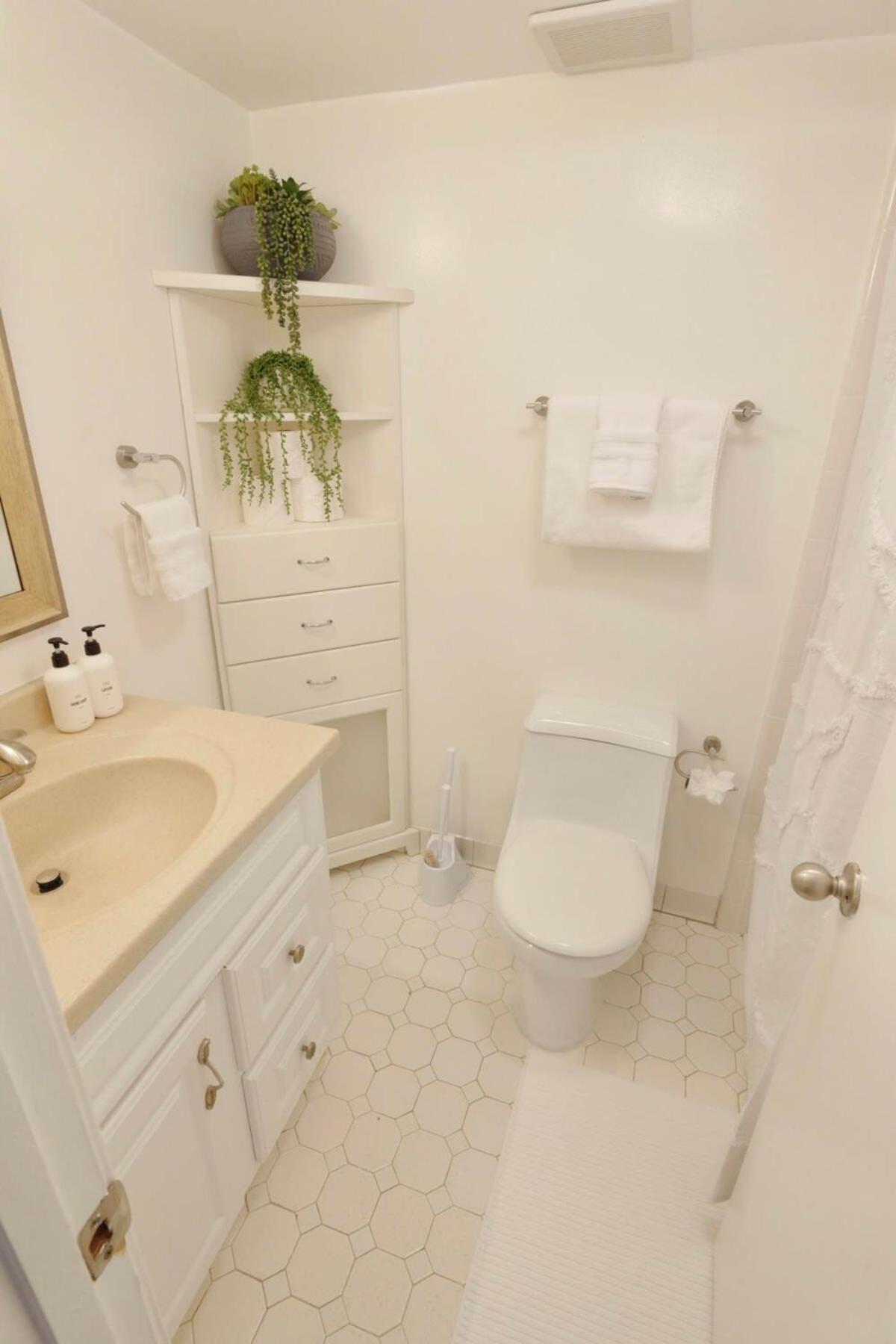 Four Reasons- Location Food Night Life Comfort Apartment Washington