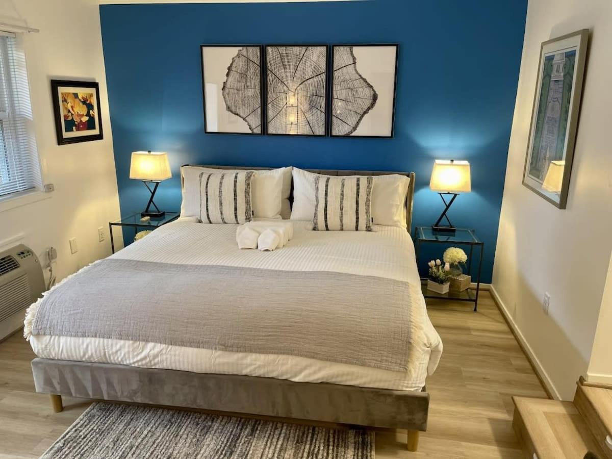 Four Reasons- Location Food Night Life Comfort * Washington